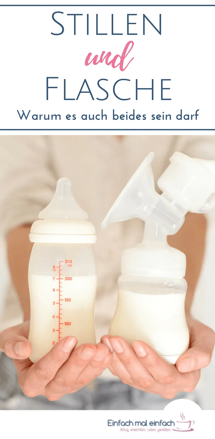 Frau hält Babyflasche und Milchpumpe ins Bild. Text: