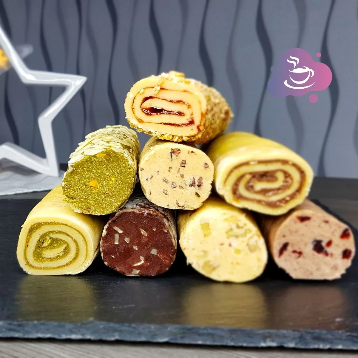 Bunte, gestapelte Keksteigrollen