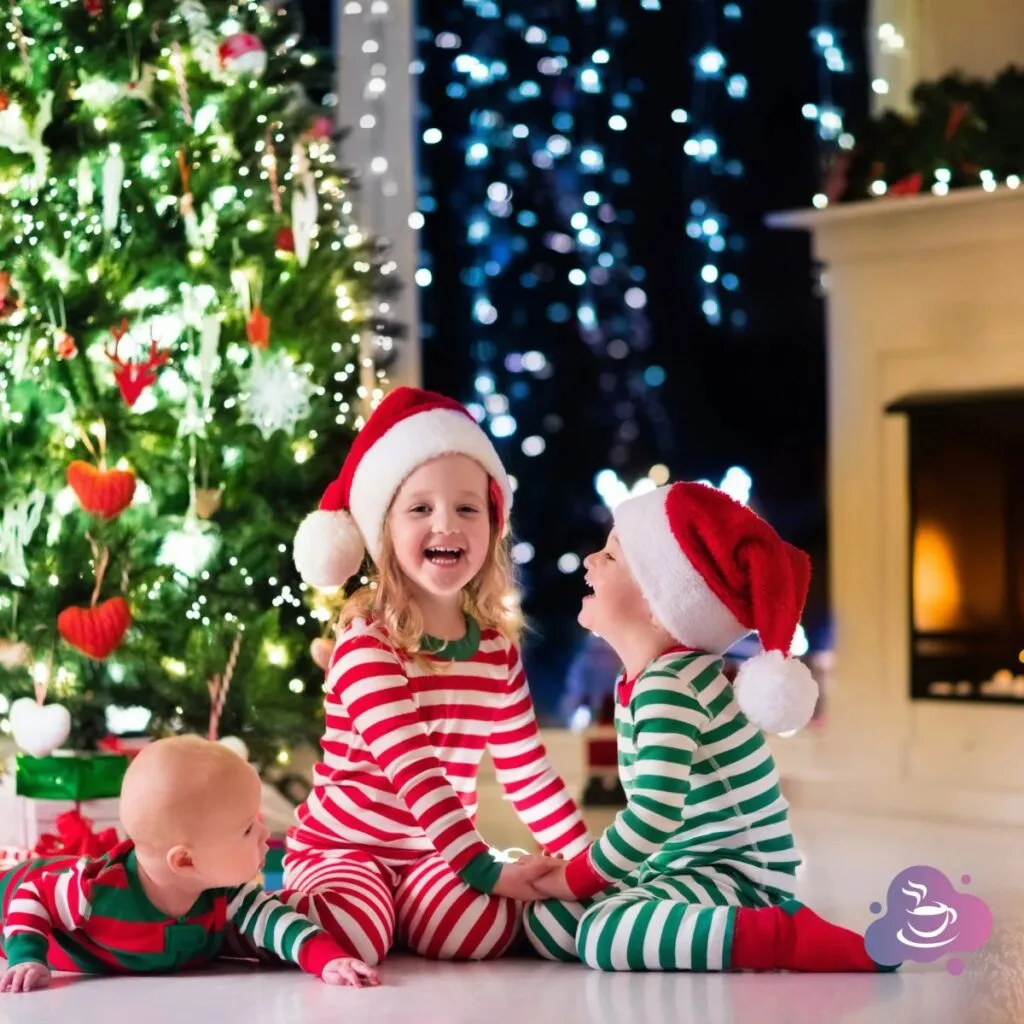 Kinder vor dem Weihnachtsbaum