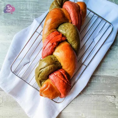 Buntes Hefezopf Brot mit 3x verstecktem Gemüse - Bild 1