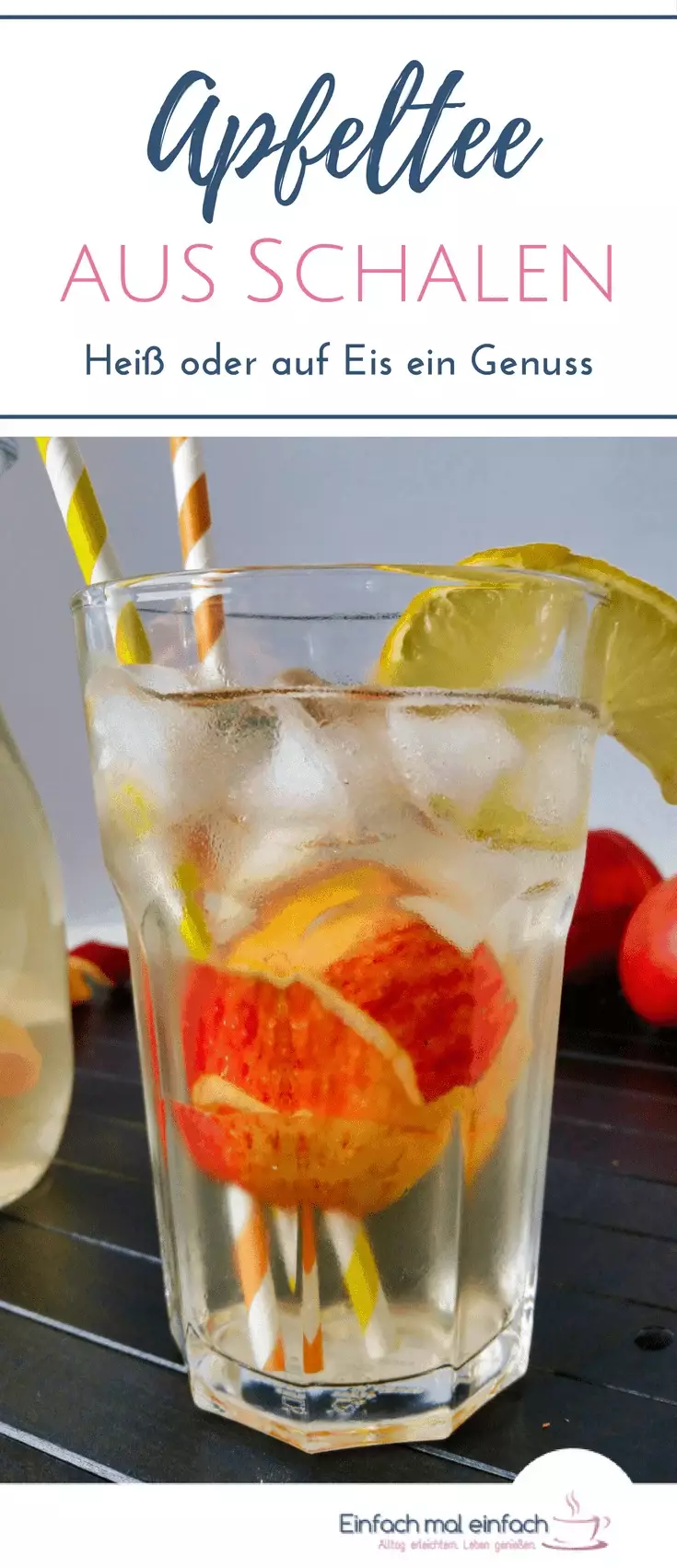 Wenn Du Dir vorgenommen hast, mehr Tee zu trinken, dann kannst Du ganz leicht einen Apfelschalentee selber machen. Dieses einfache DIY Rezept ist eine großartige Möglichkeit, Apfelschalen zu verwerten. Und er schmeckt nicht nur heiß in der kalten Jahreszeit, sondern auch auf Eis. #apfeltee #resteverwertung #äpfel #selbermachen
