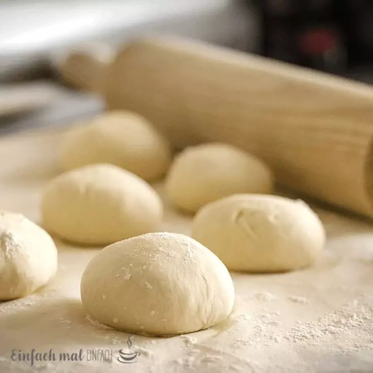 Schneller Pizzateig in 10 Minuten