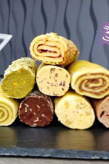 Bunte, gestapelte Keksteigrollen