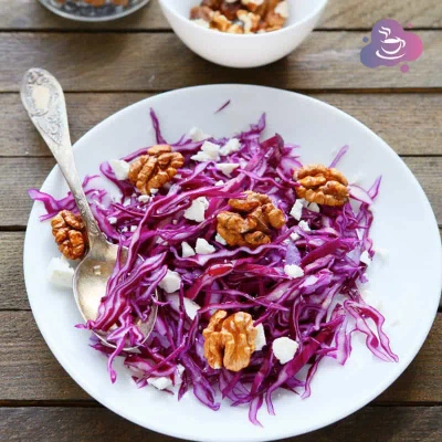 Rotkohl-Salat mit Rosinen, Walnüssen oder Feta - Bild 1