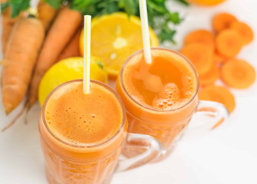 Warmer Tee-Smoothie mit Karotte, Ingwer und Orange - Bild 2